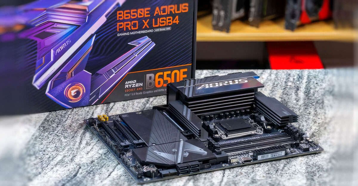 More information about "Η Gigabyte παρουσιάζει μητρική πλακέτα για GPUs που... τρώνε το φαΐ τους"